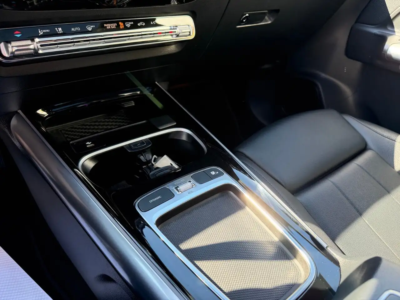 Mercedes-Benz GLA снимка Mercedes-Benz GLA