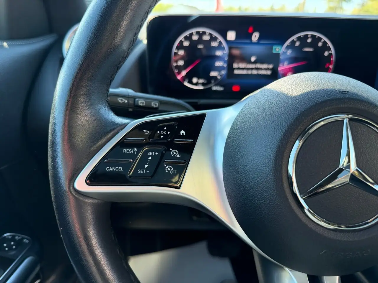 Mercedes-Benz GLA снимка Mercedes-Benz GLA