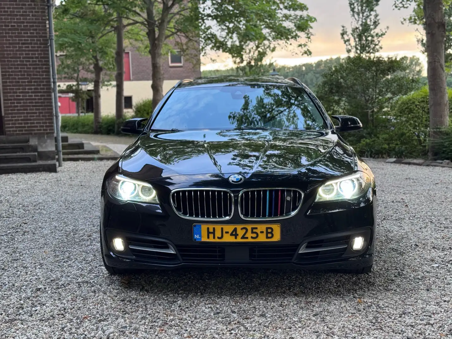 BMW 530 BMW 5 Serie Touring 530d Luxury Edition Zwart - 2