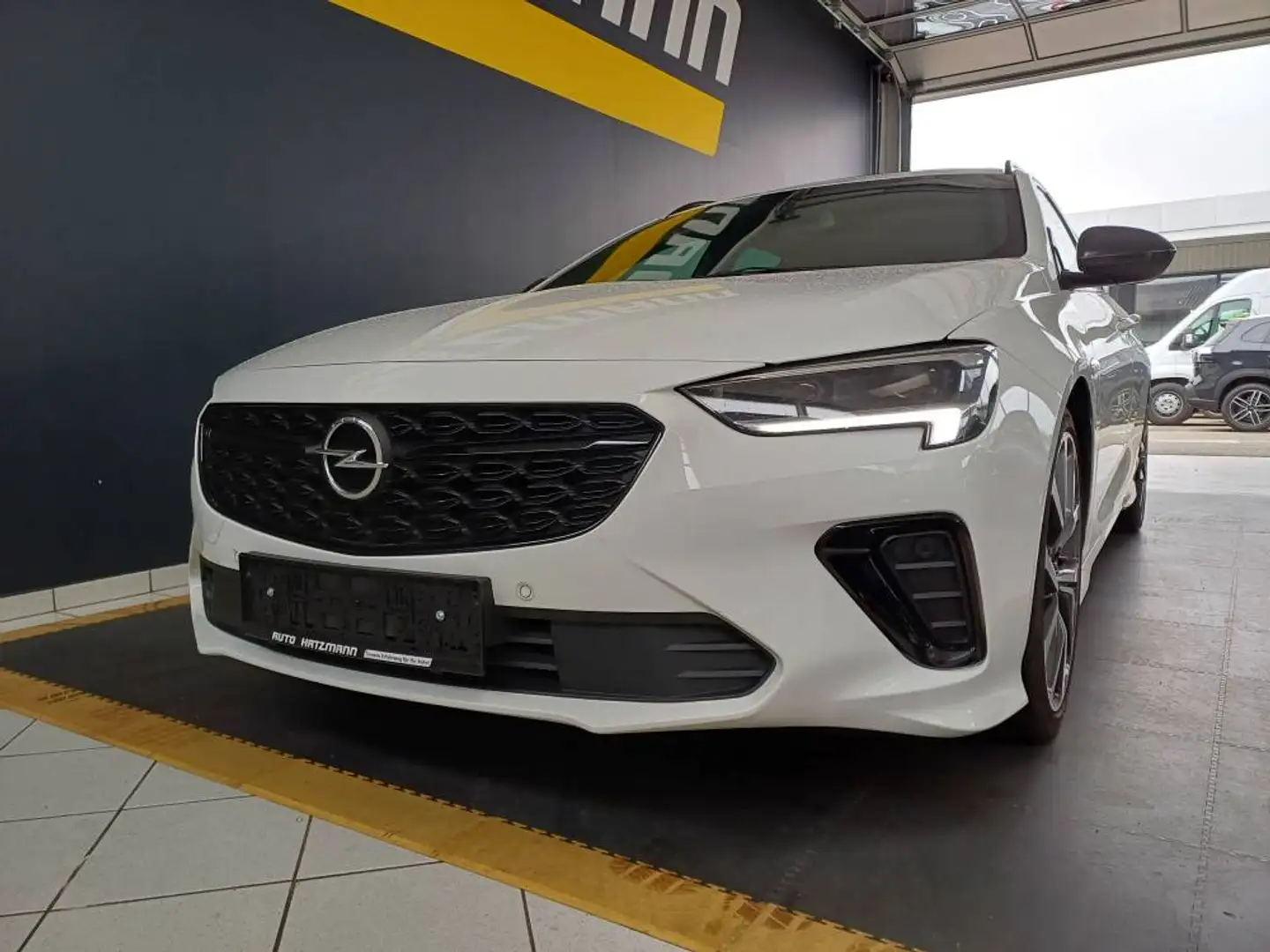 Opel Insignia INSIGNIA ST GSI 2,0 230 PS 8G Automatik Allrad Weiß - 2