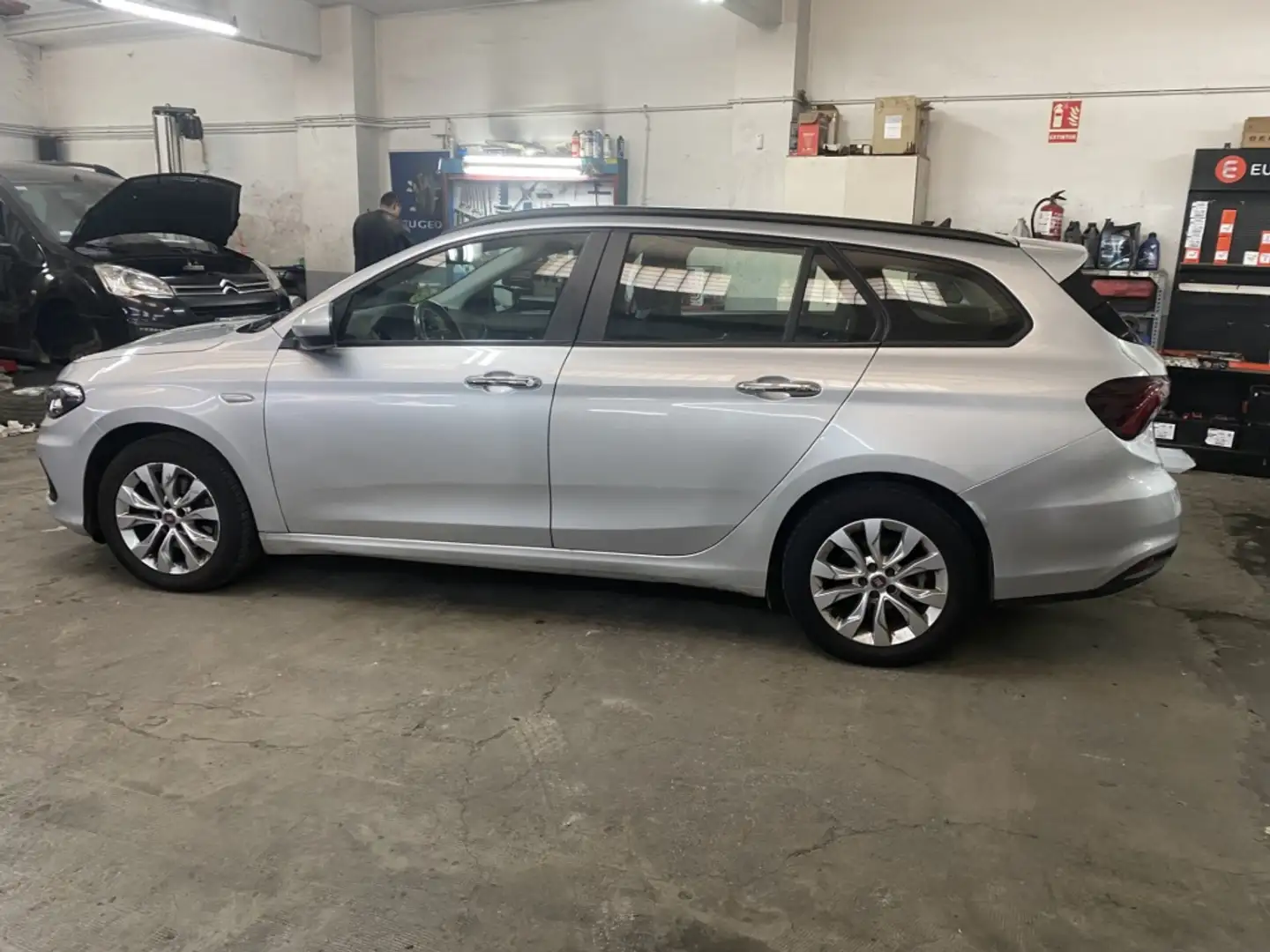 Fiat Tipo SW 1.3 Multijet II Lounge Plateado - 2