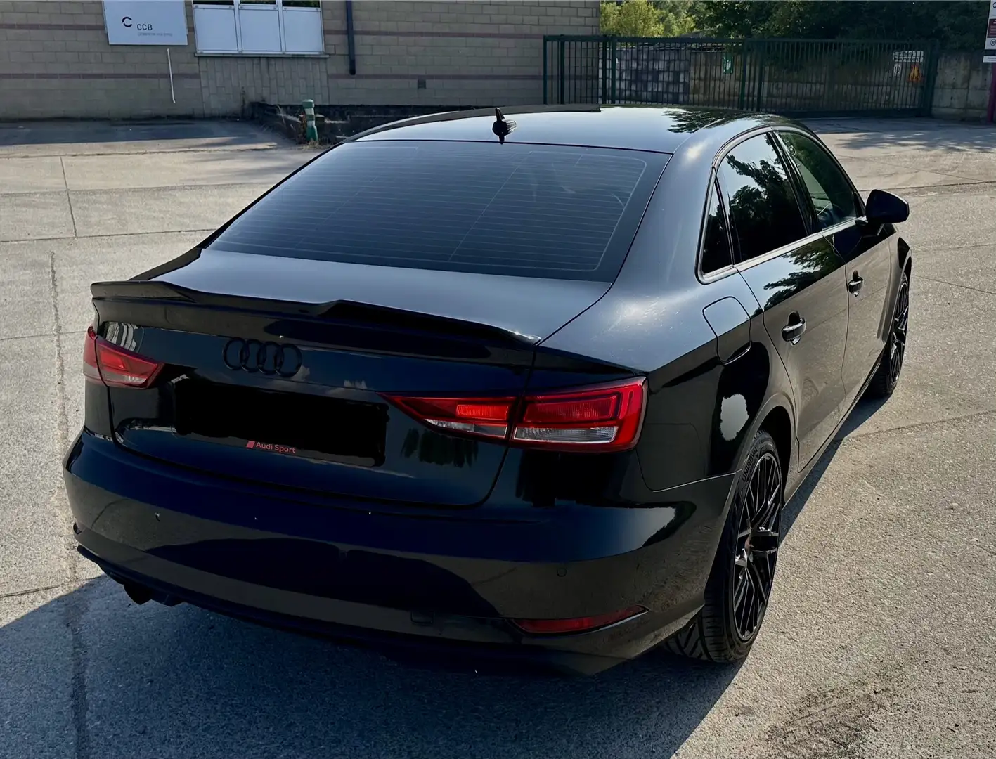 Audi A3 Limousine 1.6 TDi S tronic AUTOMATIQUE PRETE IMMAT Noir - 2