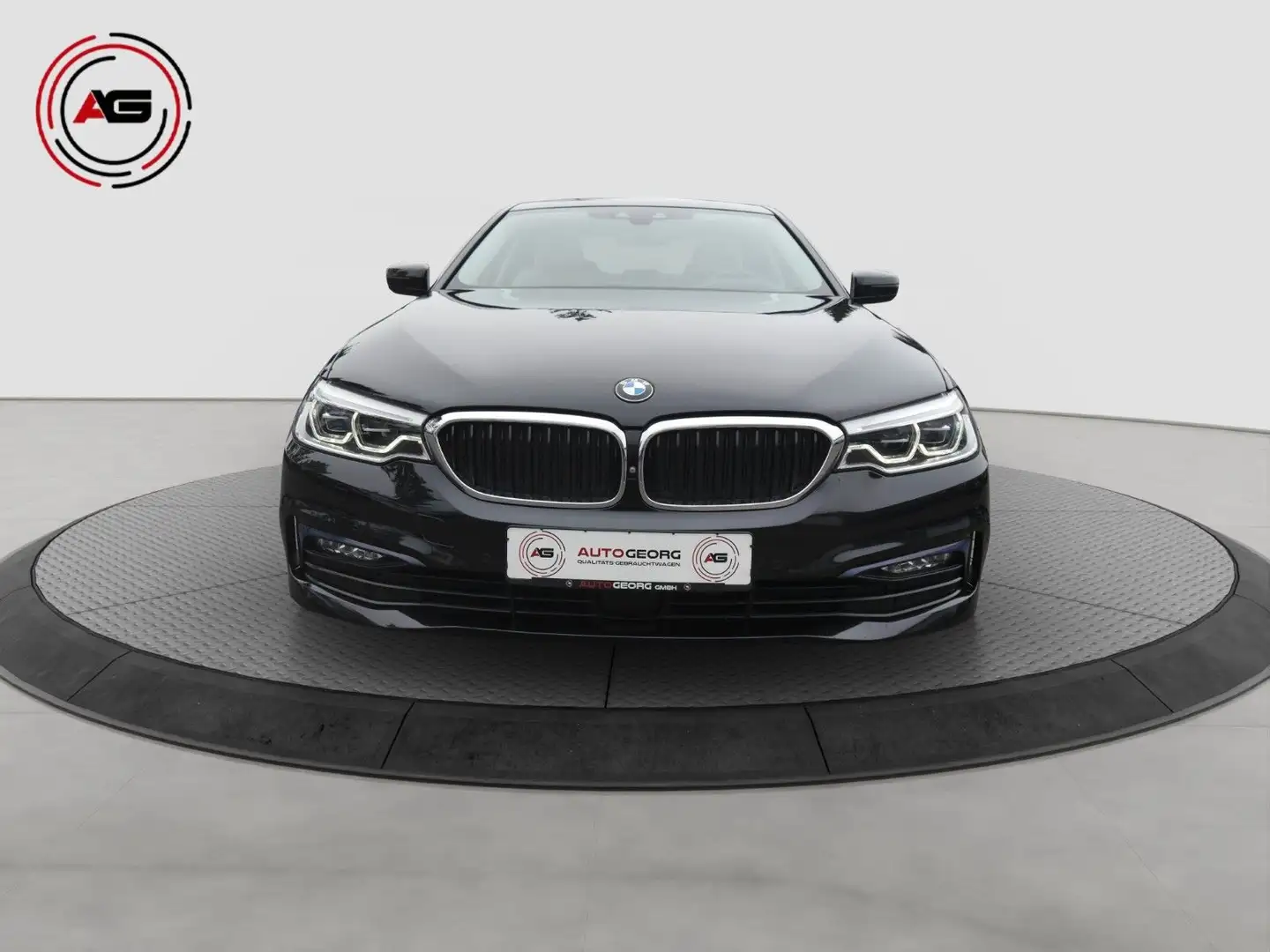 BMW 530 d xDr. Sport Line ACC HUD H&K LED 360°MASSAGE Černá - 2