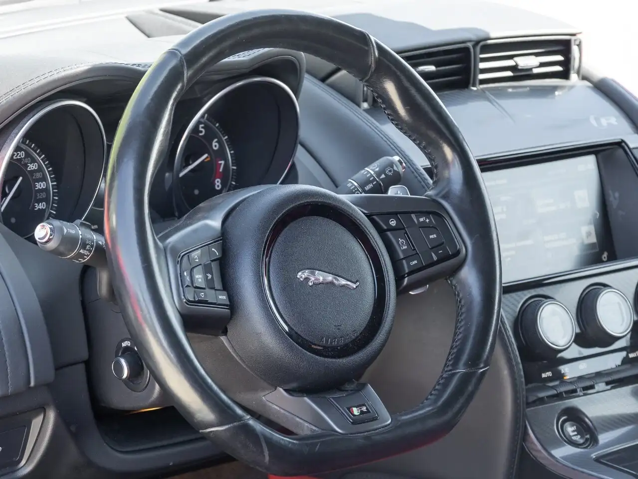 Jaguar F-Type снимка Jaguar F-Type