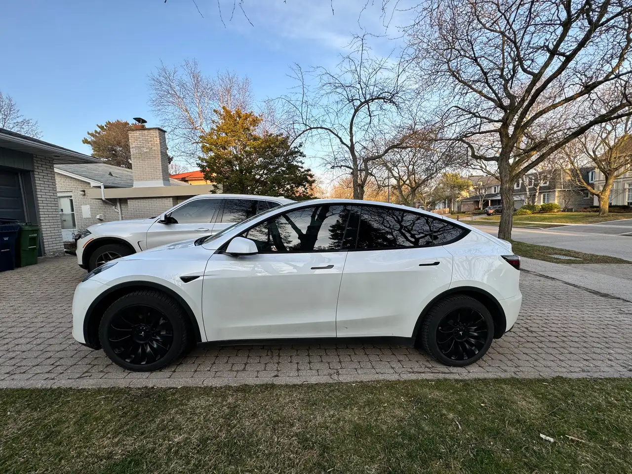 Tesla Model Y снимка Tesla Model Y