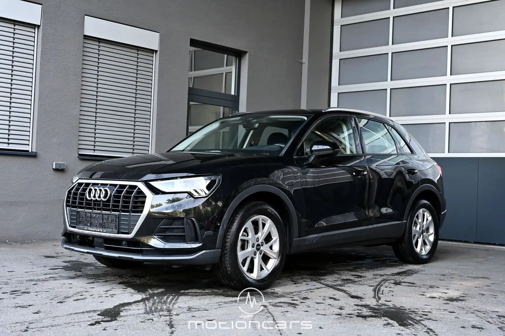 Audi Q3 45 TFSI e S-tronic Schwarz - 1