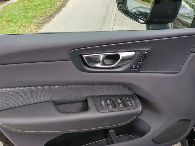 Volvo XC60 view 10