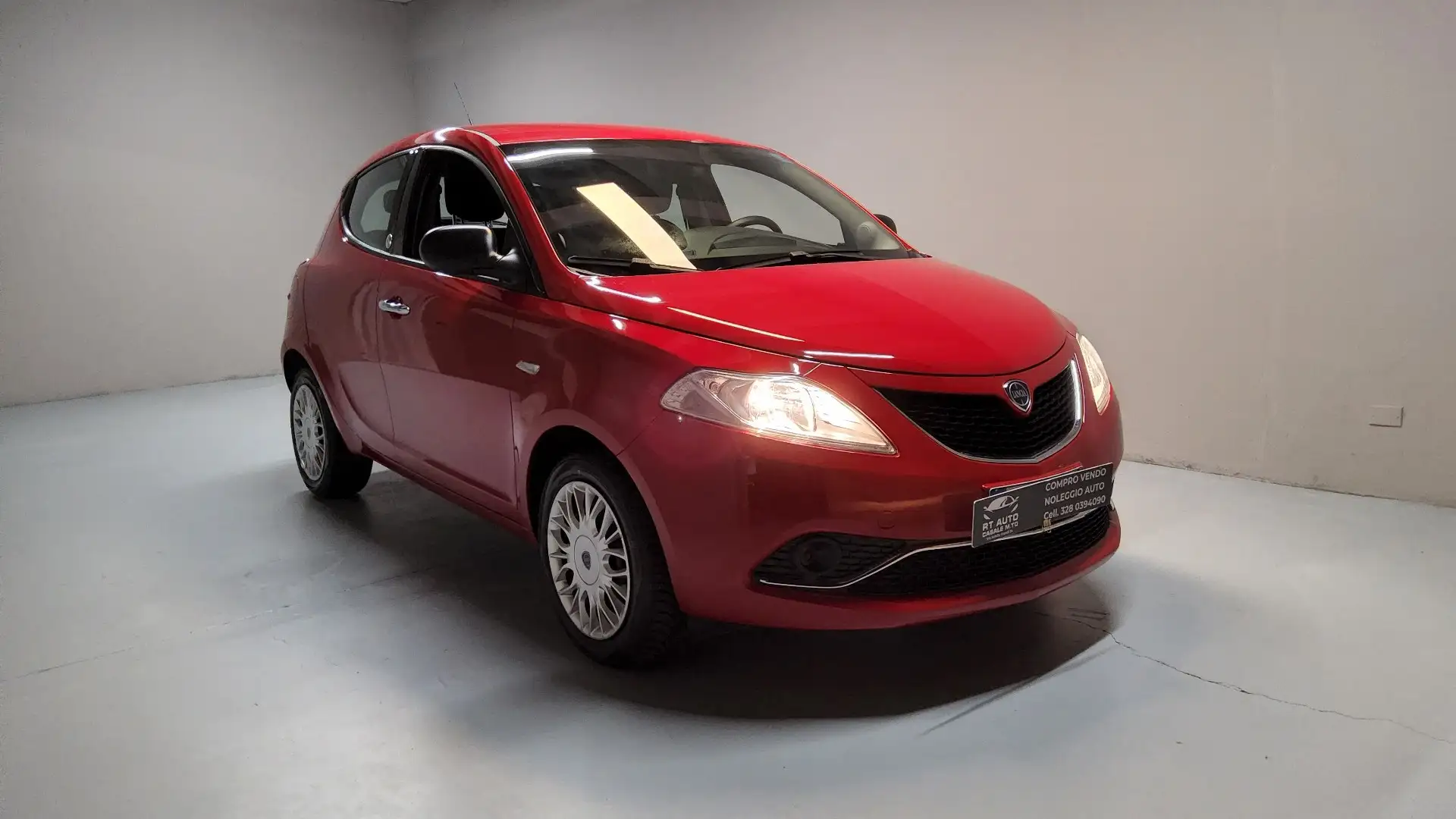 Lancia Ypsilon 1.2 Silver ecochic Gpl 69cv - 1