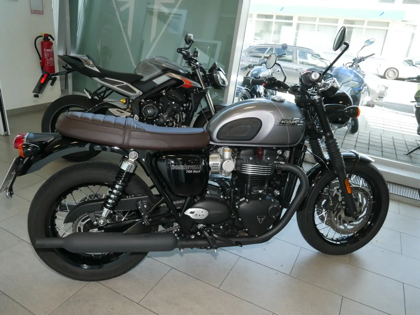 Triumph Bonneville T120 Black, sofort verfügbar Zwart - 2