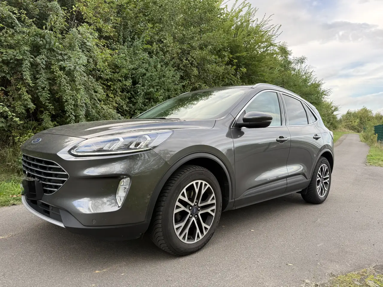 Ford Kuga Titanium — photo 1 of 5