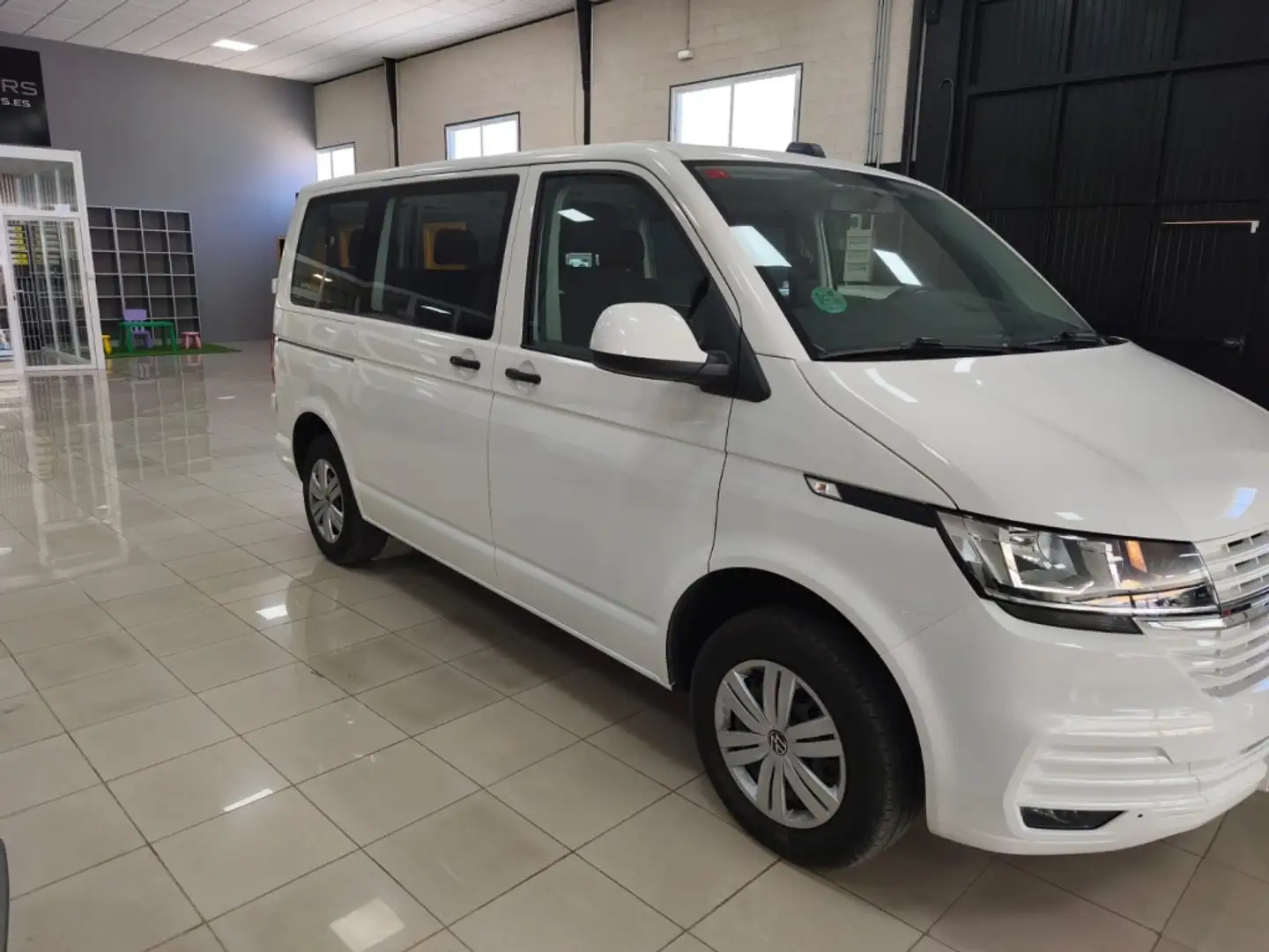 Volkswagen VOLKSWAGEN Caravelle Berlina  Manual de 6 Puertas Blanc - 2