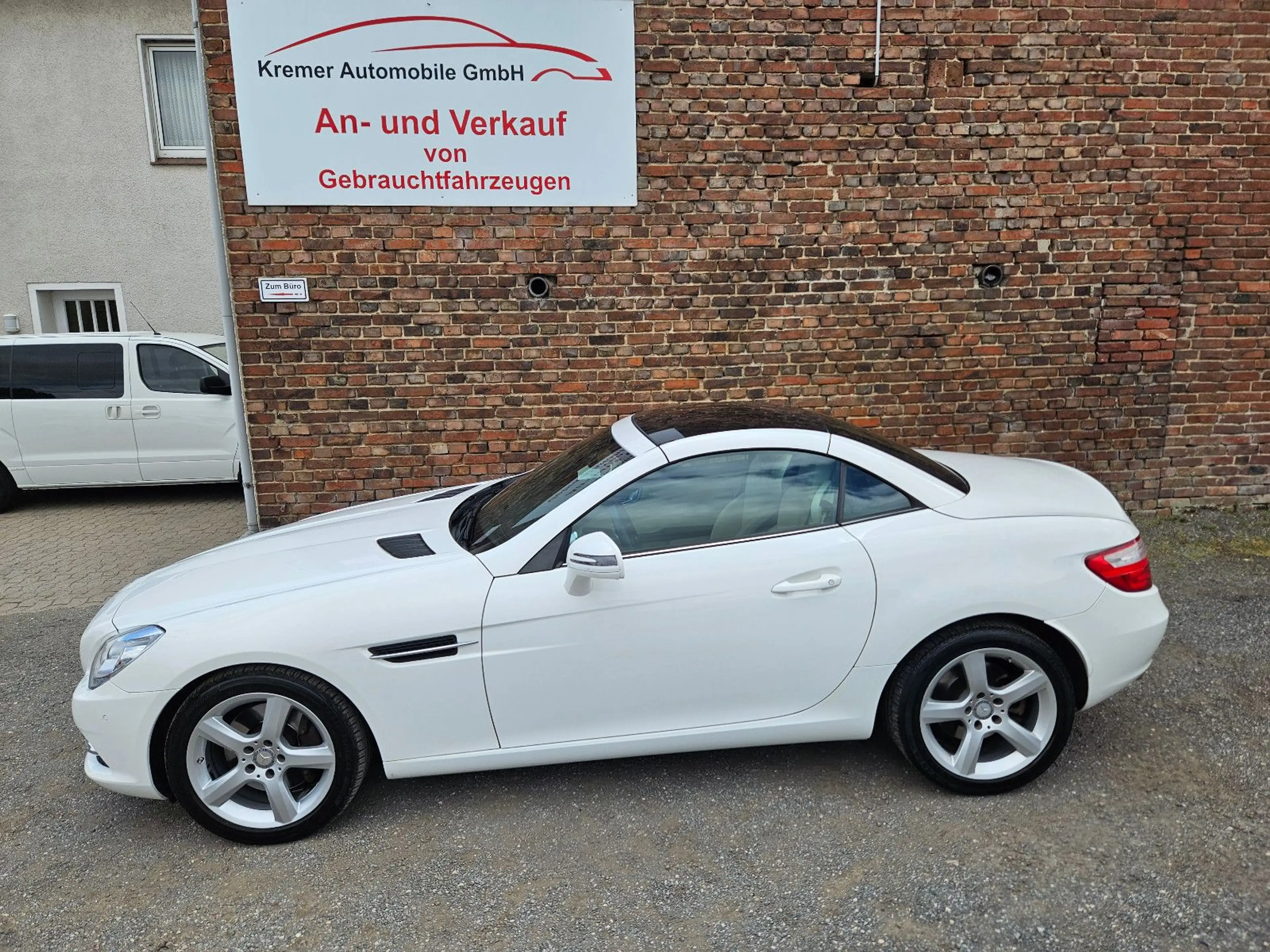 Mercedes-Benz SLC 200 Roadster — photo 2