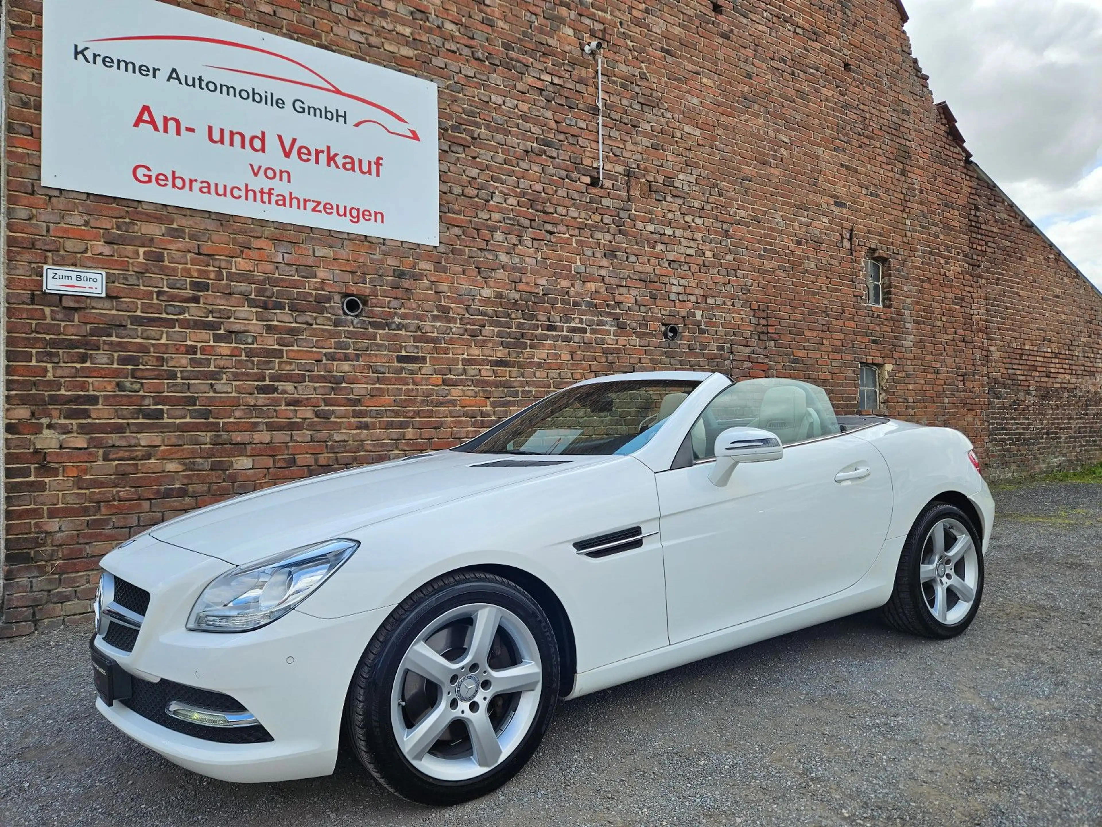 Mercedes-Benz SLC 200 Roadster — photo 6