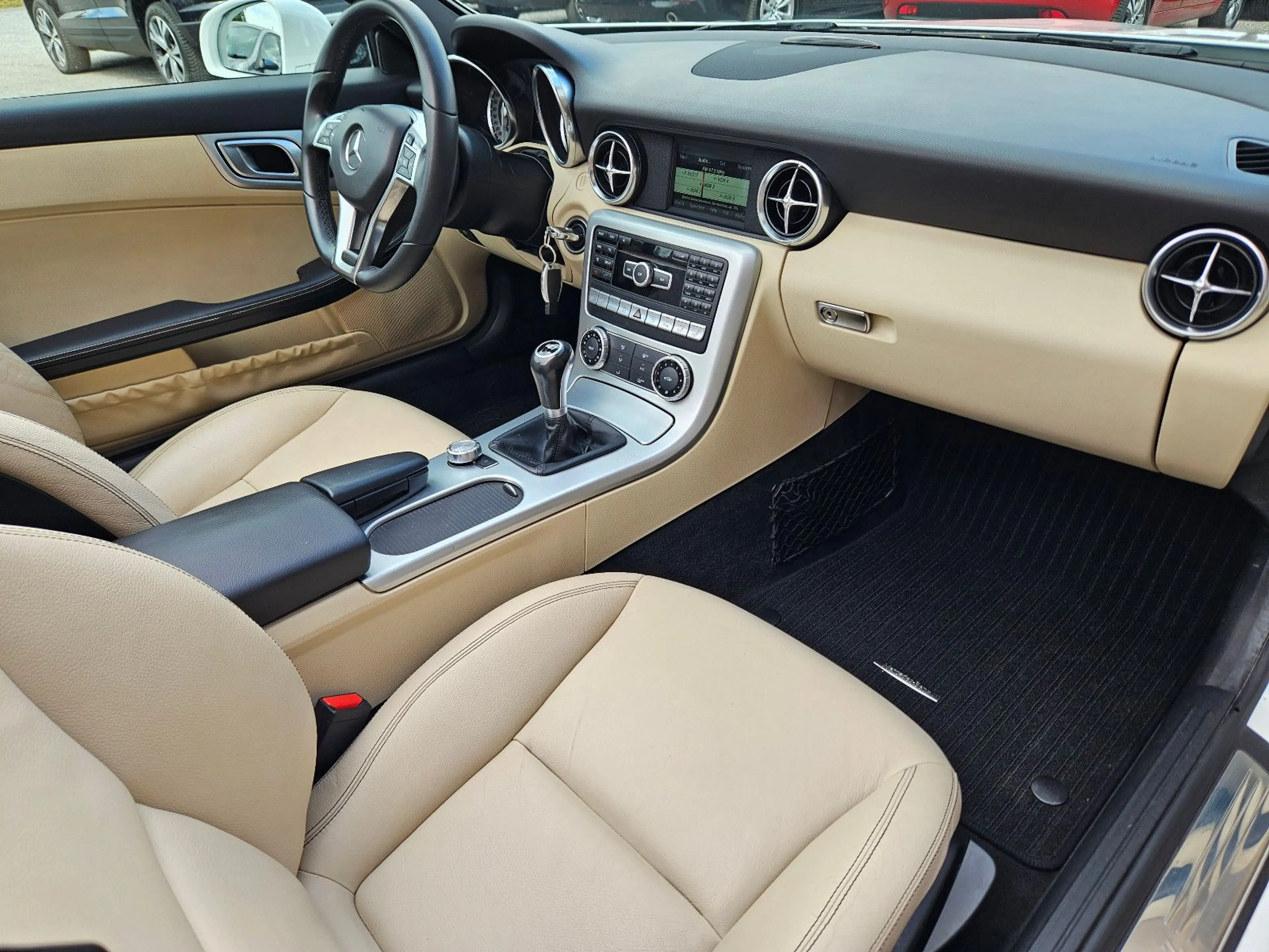 Mercedes-Benz SLC 200 Roadster — photo 14