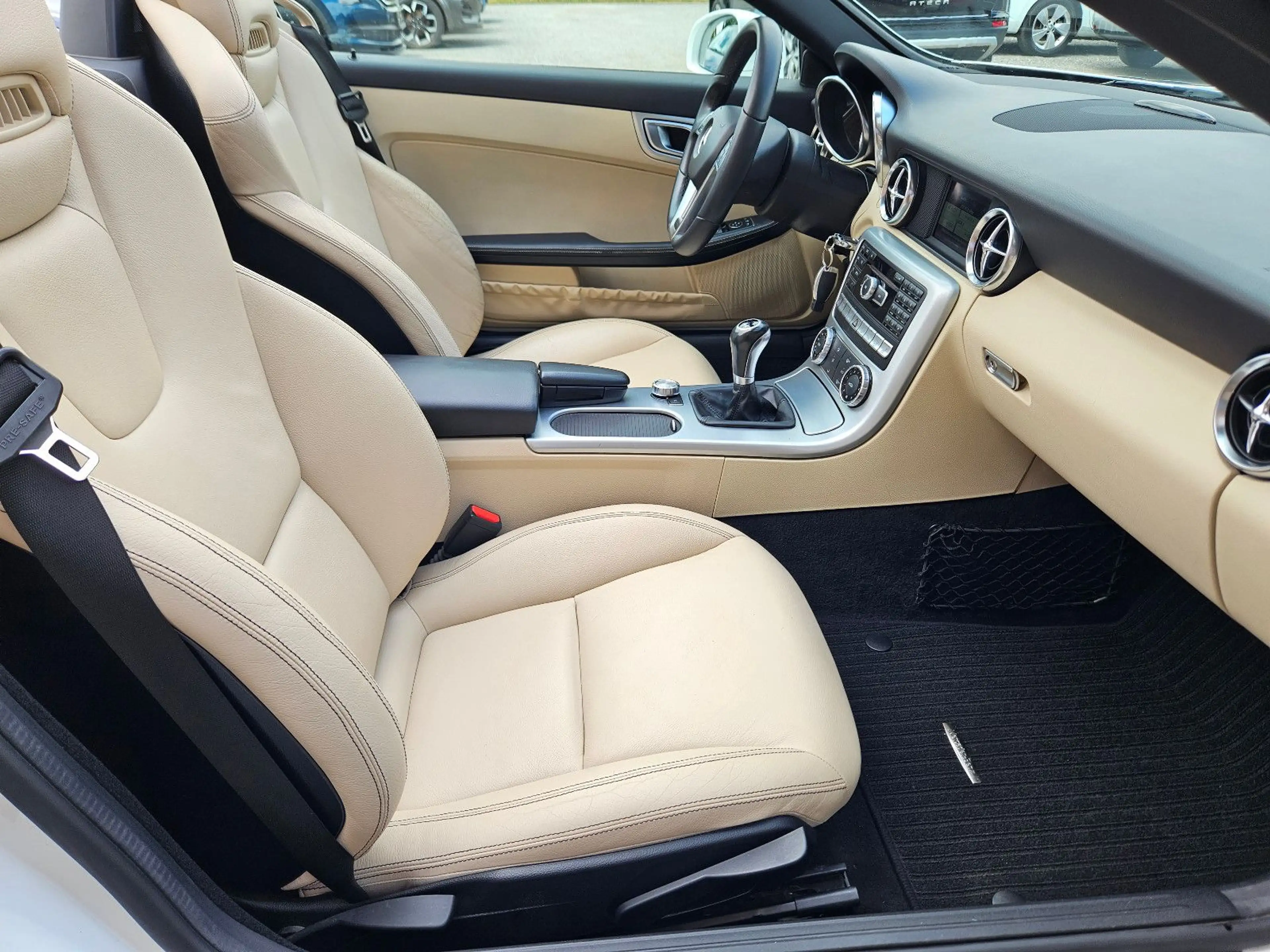Mercedes-Benz SLC 200 Roadster — photo 15