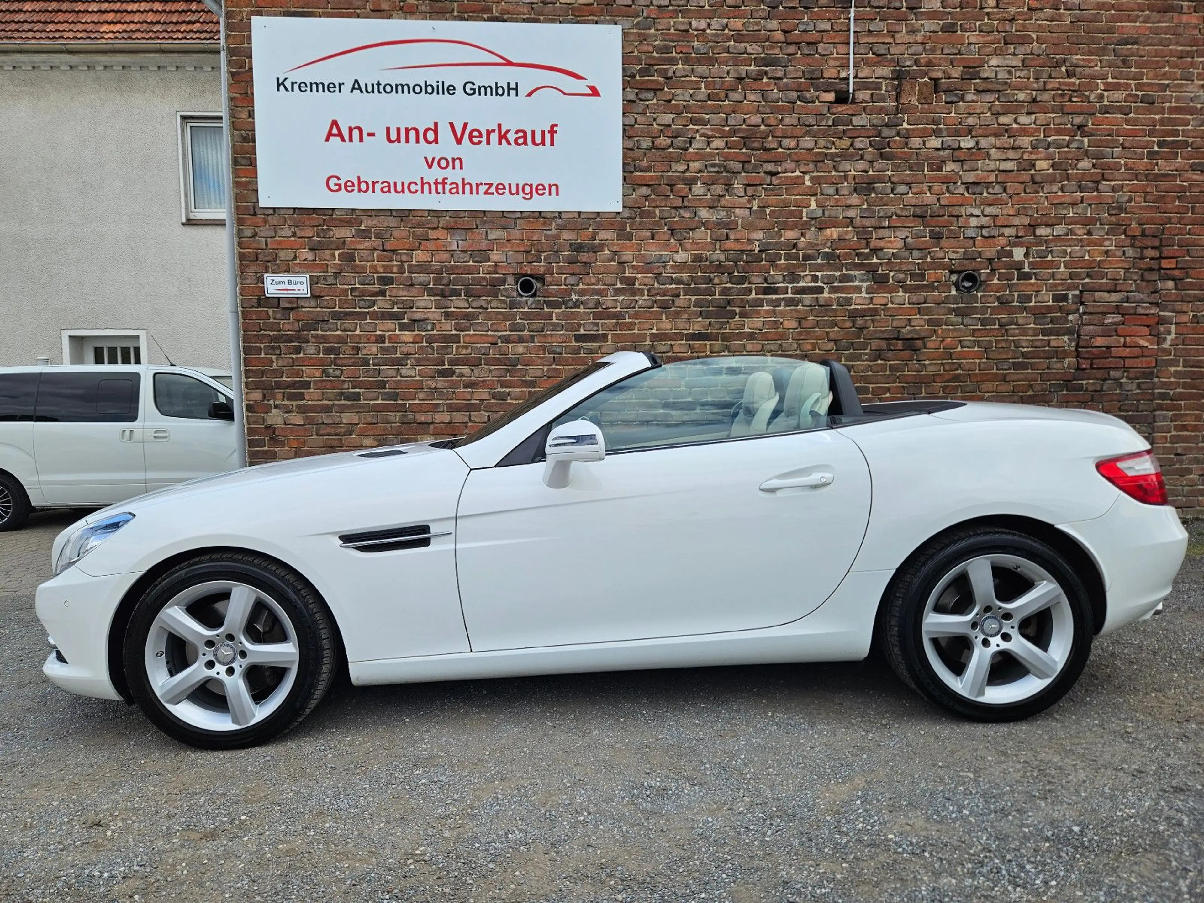 Mercedes-Benz SLC 200 Roadster — photo 7