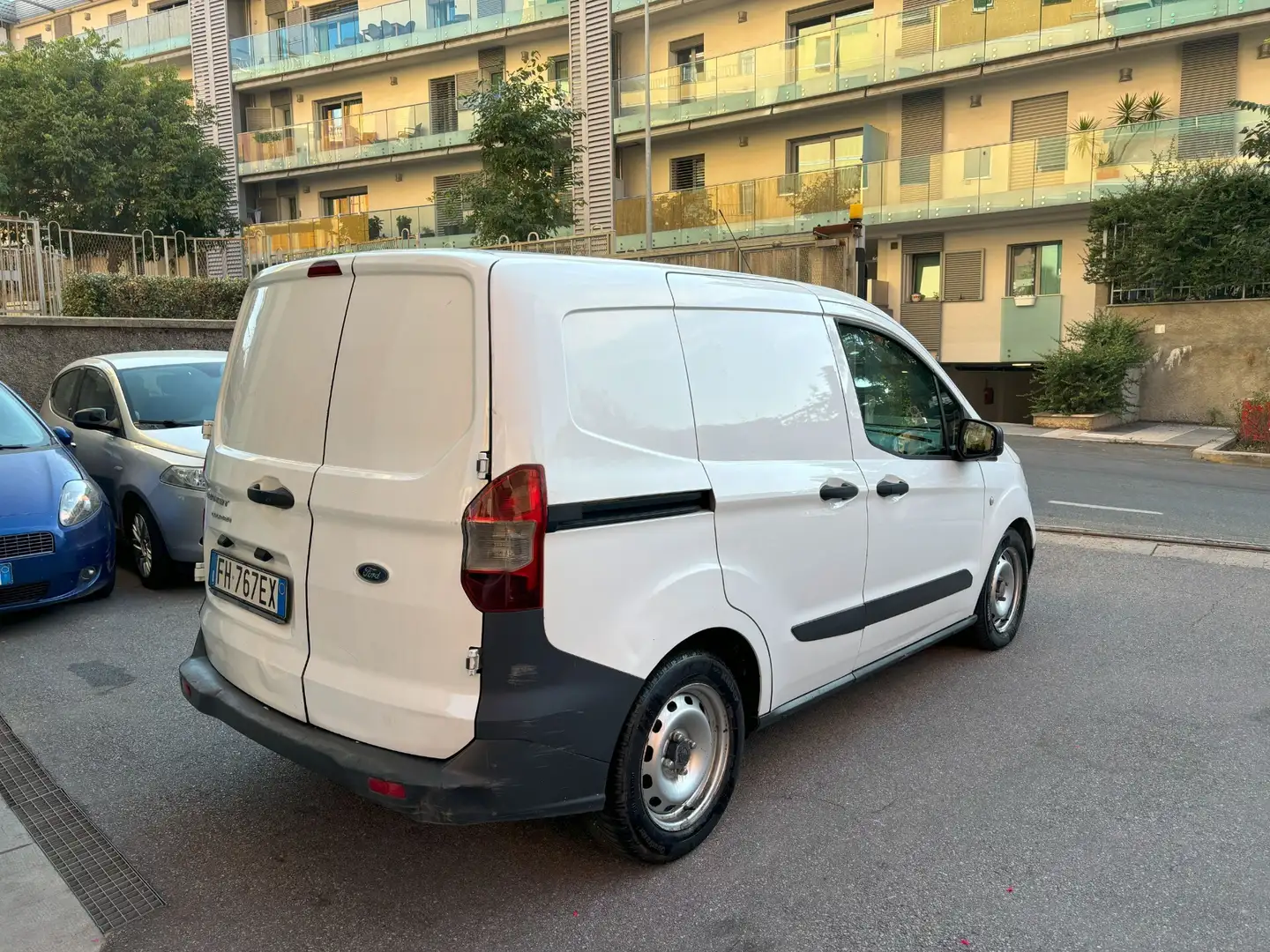 Ford Transit Courier Transit Courier 1.5 TDCi 75CV Van Trend Bílá - 2