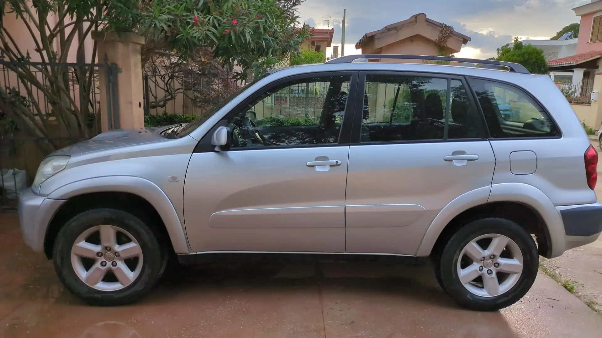 Toyota RAV 4 RAV4 5p 2.0 d-4d 16v Sol FL Argento - 2