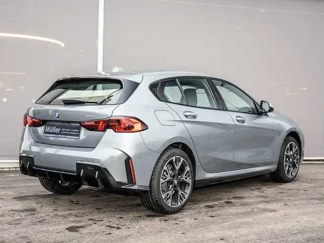 BMW 1 Series view 2