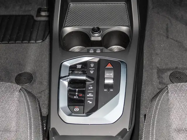BMW 1 Series view 8
