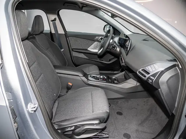 BMW 1 Series view 4