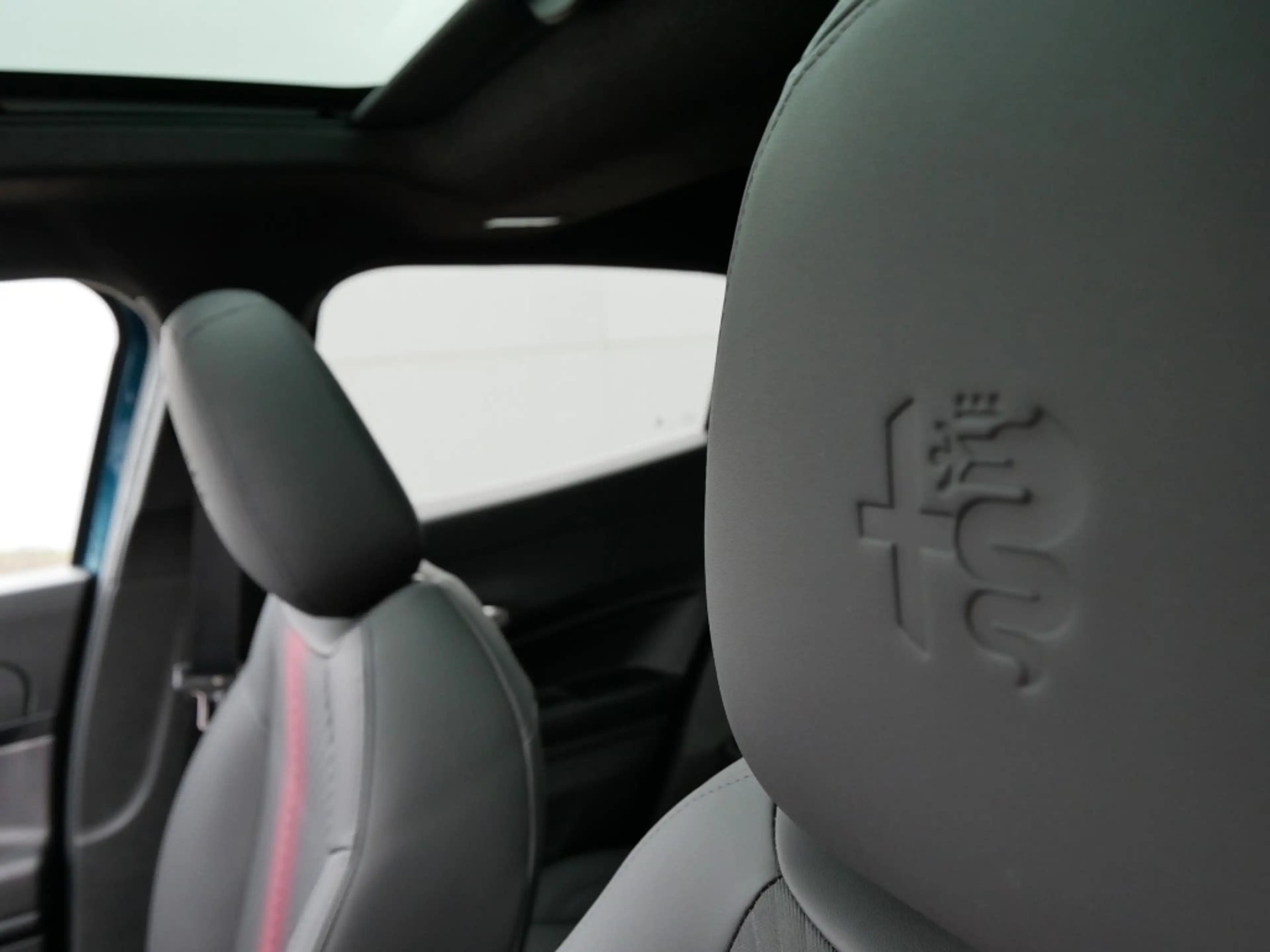 Alfa Romeo Junior IBRIDA SPECIALE 1.2 VGT 145PS DCT6 SCHIEBEDACH TEC — photo 10