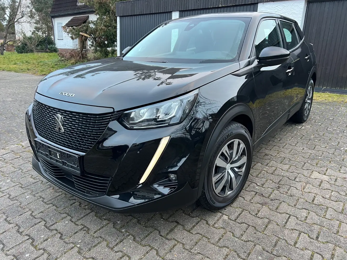 Peugeot 2008 Business 1.2 PureTech*LED*Kam*LaneAss*Navi Schwarz - 1