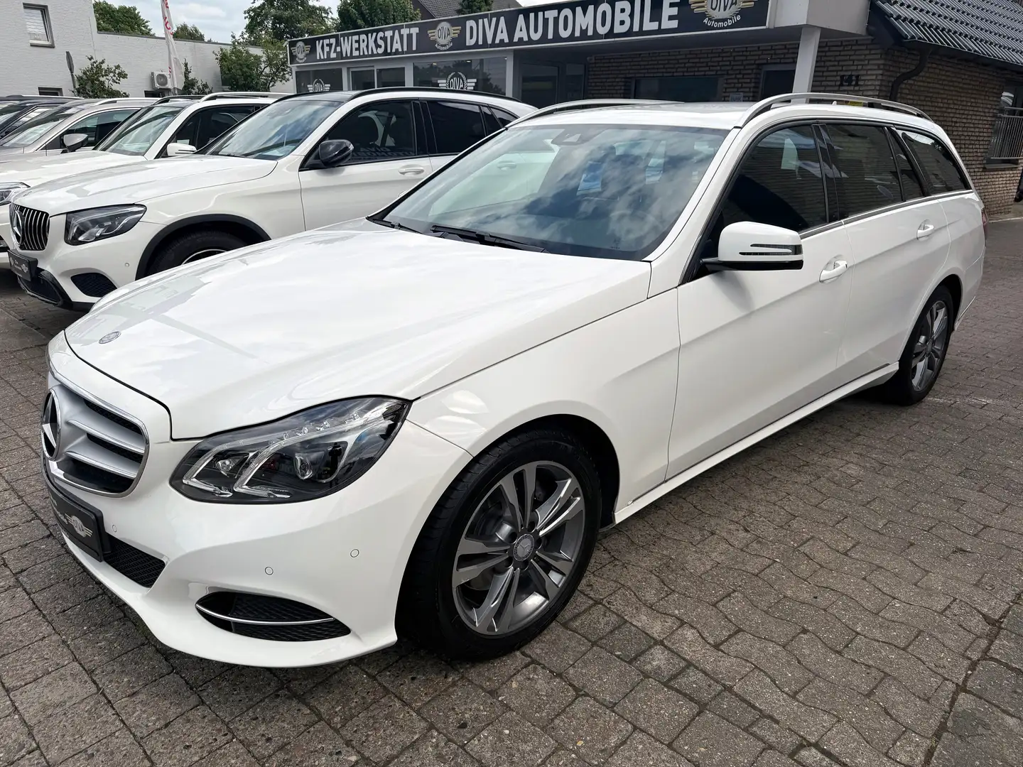 Mercedes-Benz E 250 E 250 BlueTec 9G-Tronic Avantgarde erst 34Tkm Weiß - 1