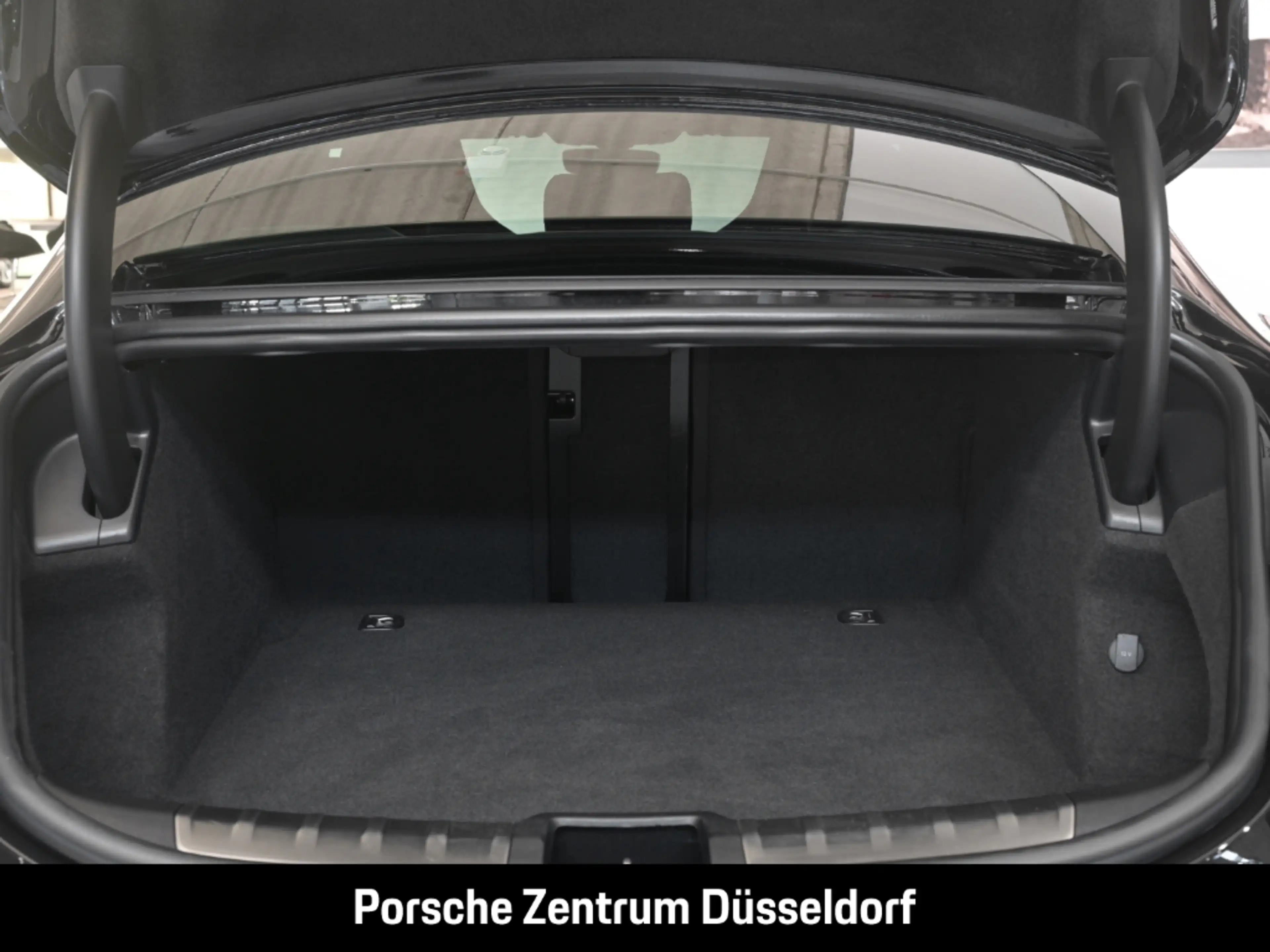 Porsche Taycan GTS — photo 10