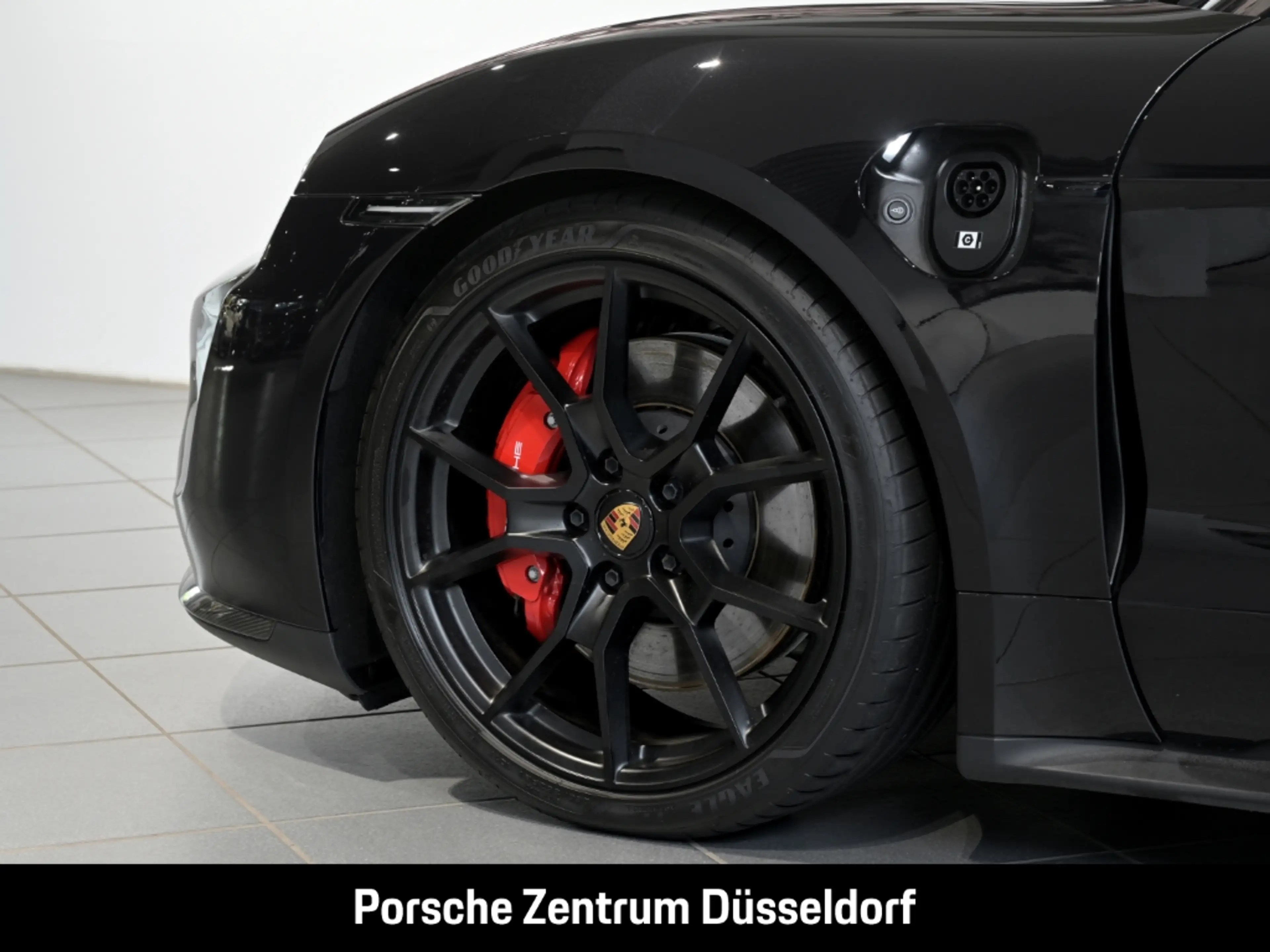 Porsche Taycan GTS — photo 9