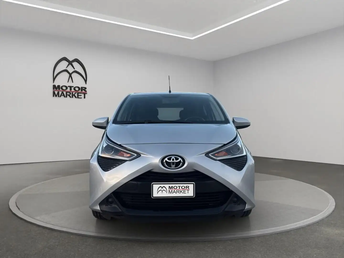 Toyota Aygo 5p 1.0 x-business m-mt 72cv Argento - 2