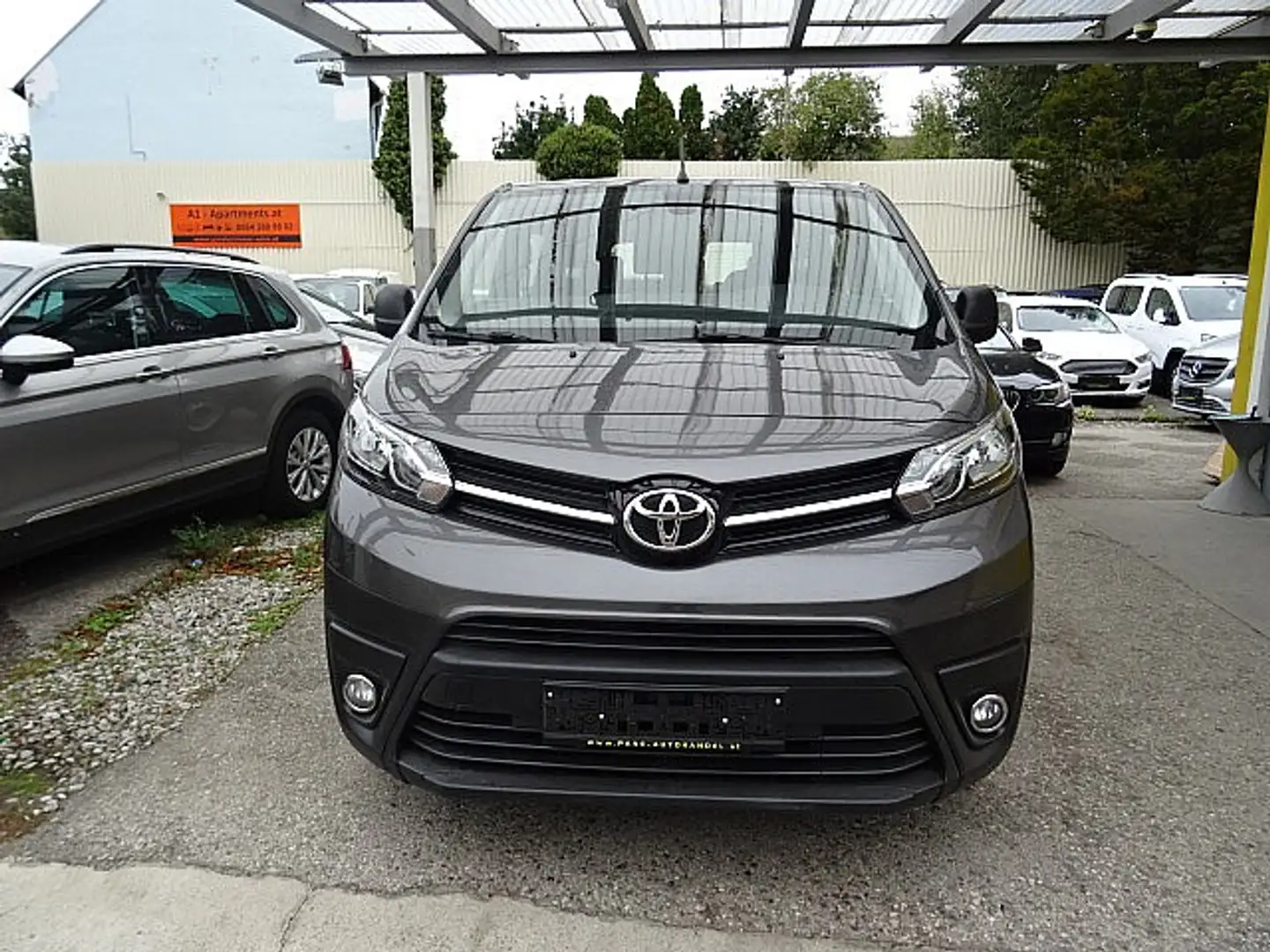 Toyota Proace Verso 2,0 D-4D 145 Lang Family Grau - 1