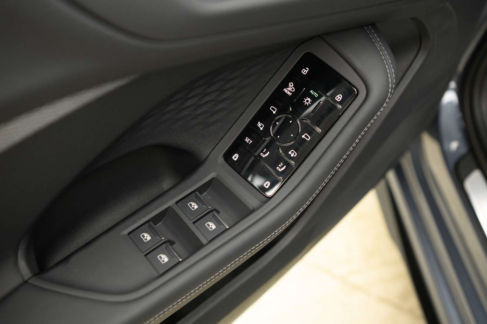 2025 Audi A5 Progressiv | Black Package | Comfort Interior Pack thumb 12