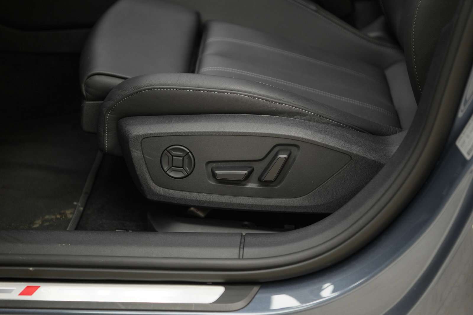 2025 Audi A5 Progressiv | Black Package | Comfort Interior Pack thumb 13