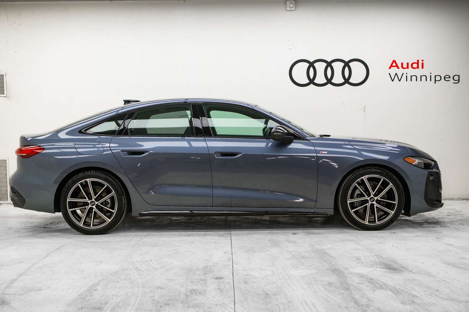2025 Audi A5 Progressiv | Black Package | Comfort Interior Pack alt 4