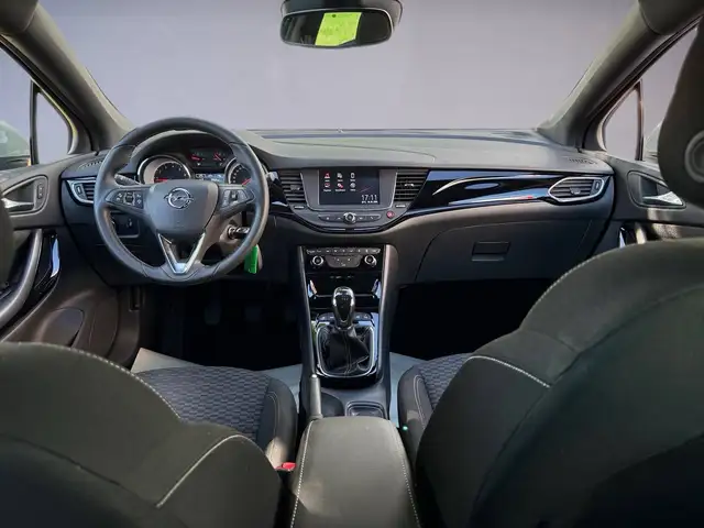 Opel Astra view 11