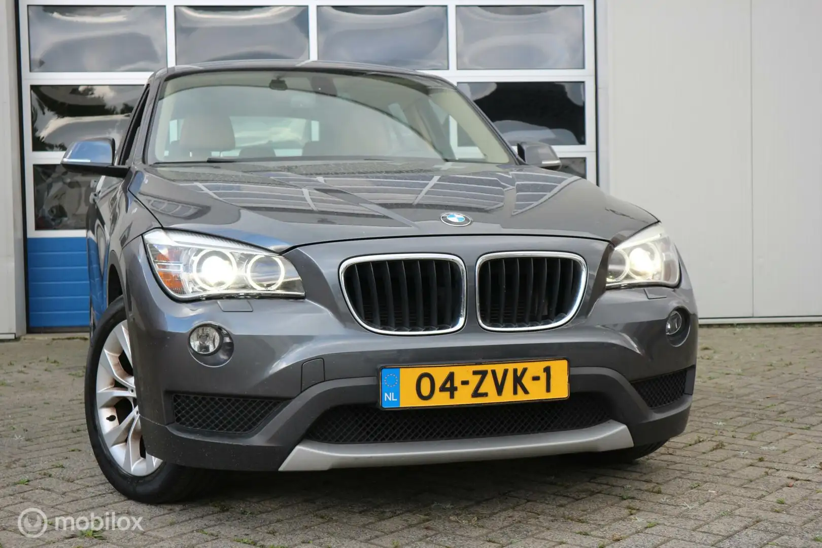 BMW X1 sDrive20i XENON/LEER/NAP Gris - 2