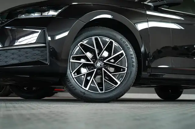 Skoda Octavia view 3