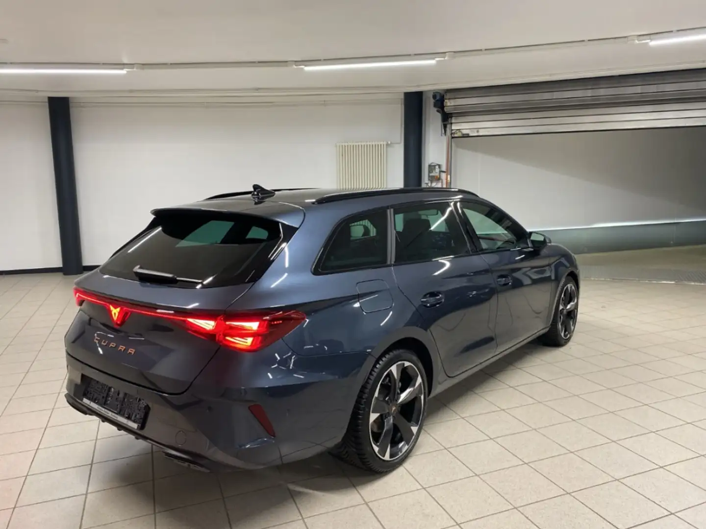 CUPRA Leon Sportstourer 1.5 eTSI Navi Digitales Cockpit LED S Grau - 2