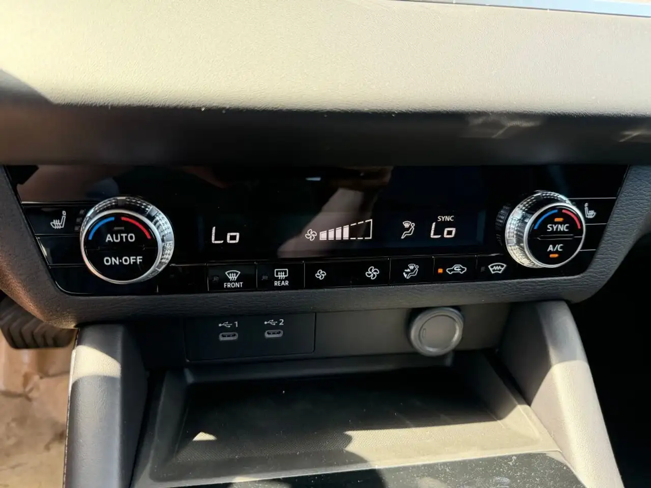 Mitsubishi Outlander снимка Mitsubishi Outlander