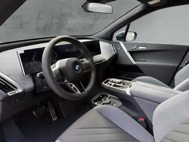 BMW Ix view 9