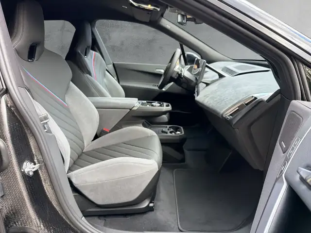 BMW Ix view 11