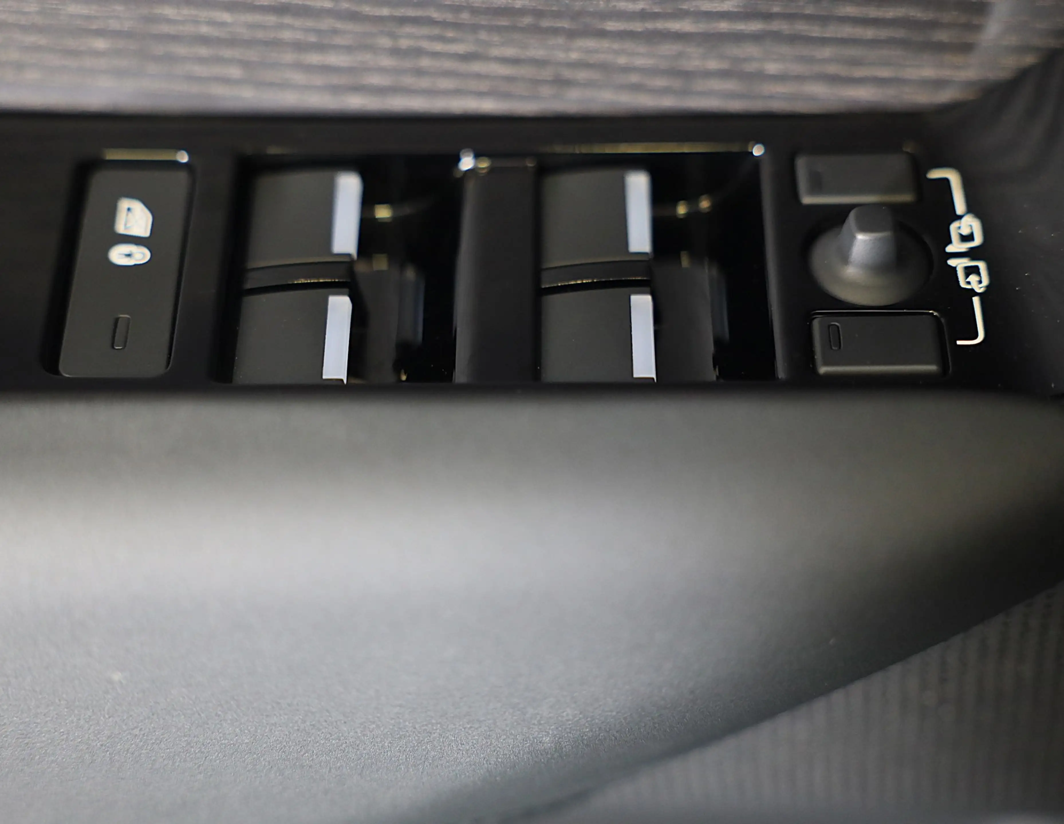 Land Rover Range Rover Velar 2.0 P400e Edition / Head Up / 360 Camera / Two Ton — photo 13