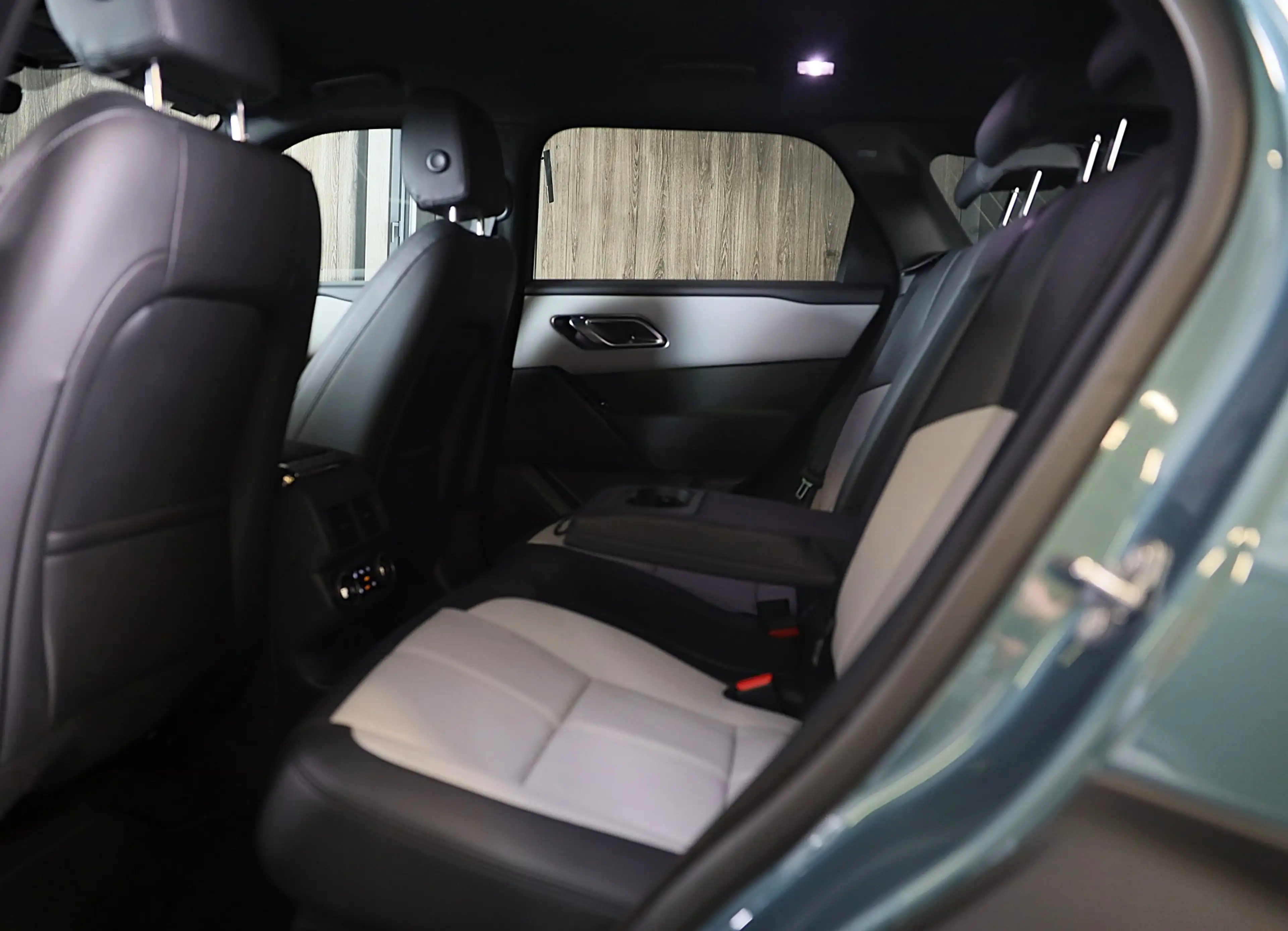 Land Rover Range Rover Velar 2.0 P400e Edition / Head Up / 360 Camera / Two Ton — photo 15