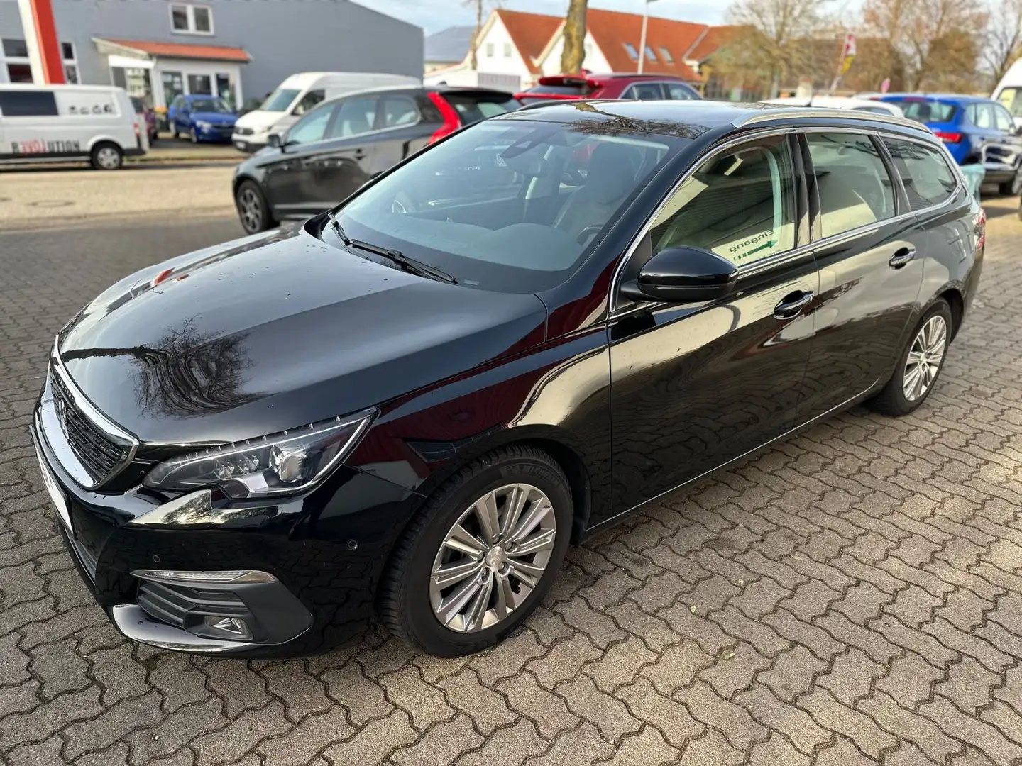 Peugeot 308 SW Allure/PANO/NAVI/AHK/SHZ/TEMP/APPLE CP Schwarz - 2