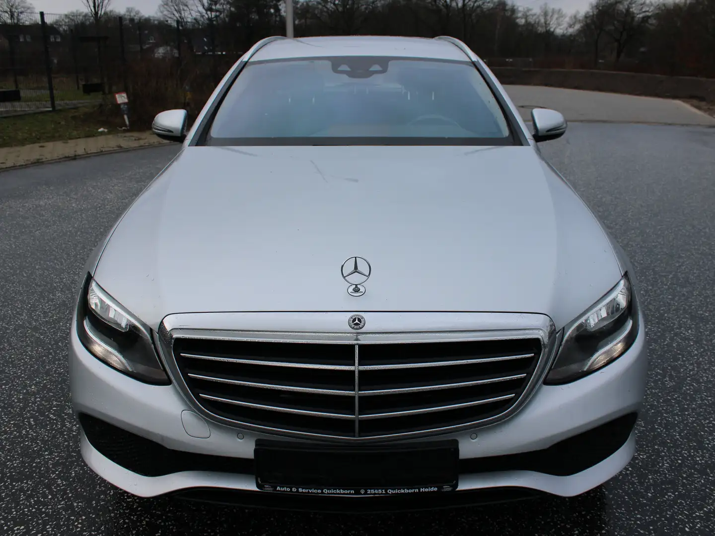 Mercedes-Benz E 220 d T 9G Tronic 1.HD+CarPlay+Dynamic+el. Heckk+Kam Plateado - 2
