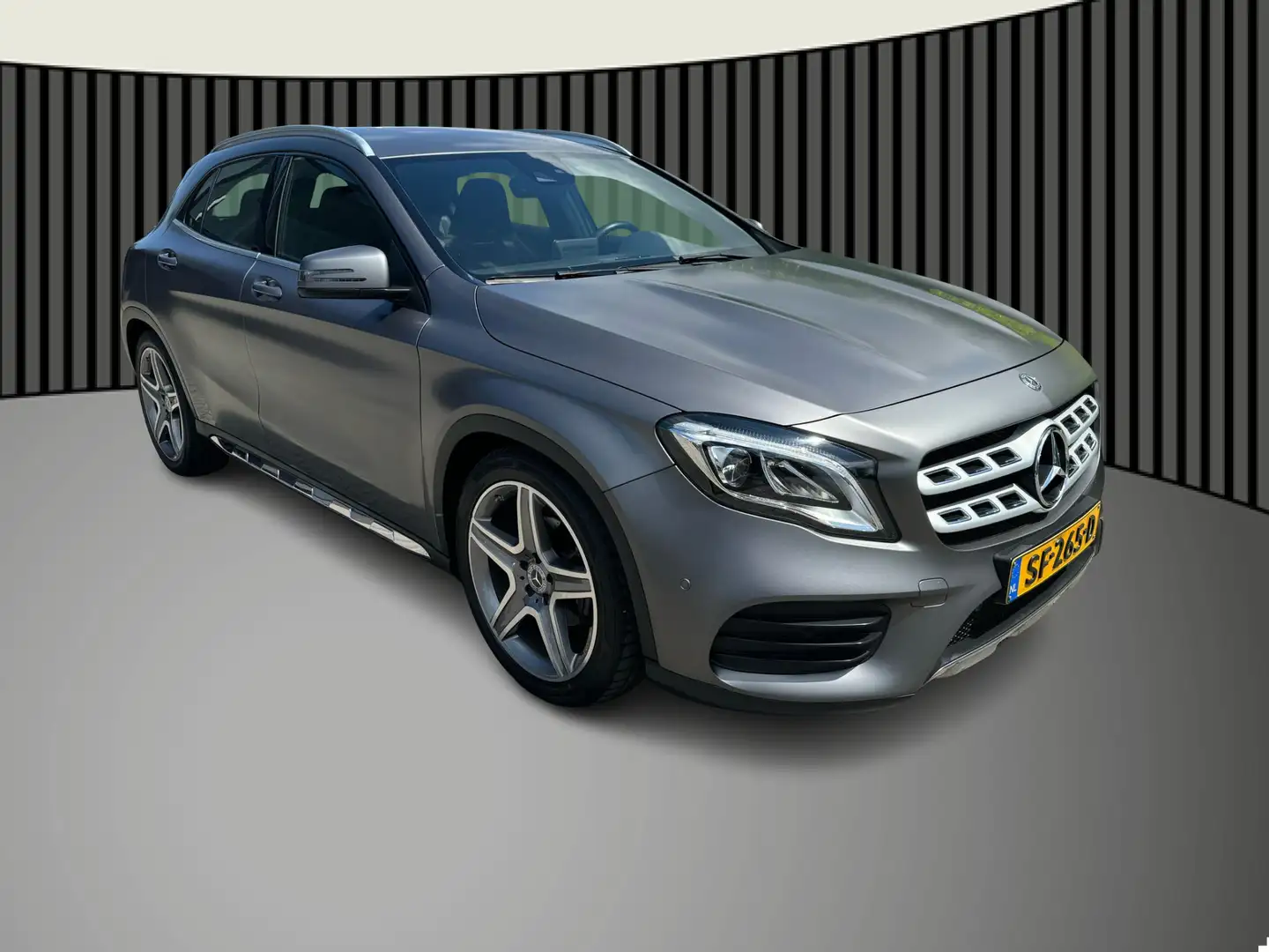 Mercedes-Benz GLA 200 d Business Solution AMG cruise, navi, camera, mat Grijs - 1