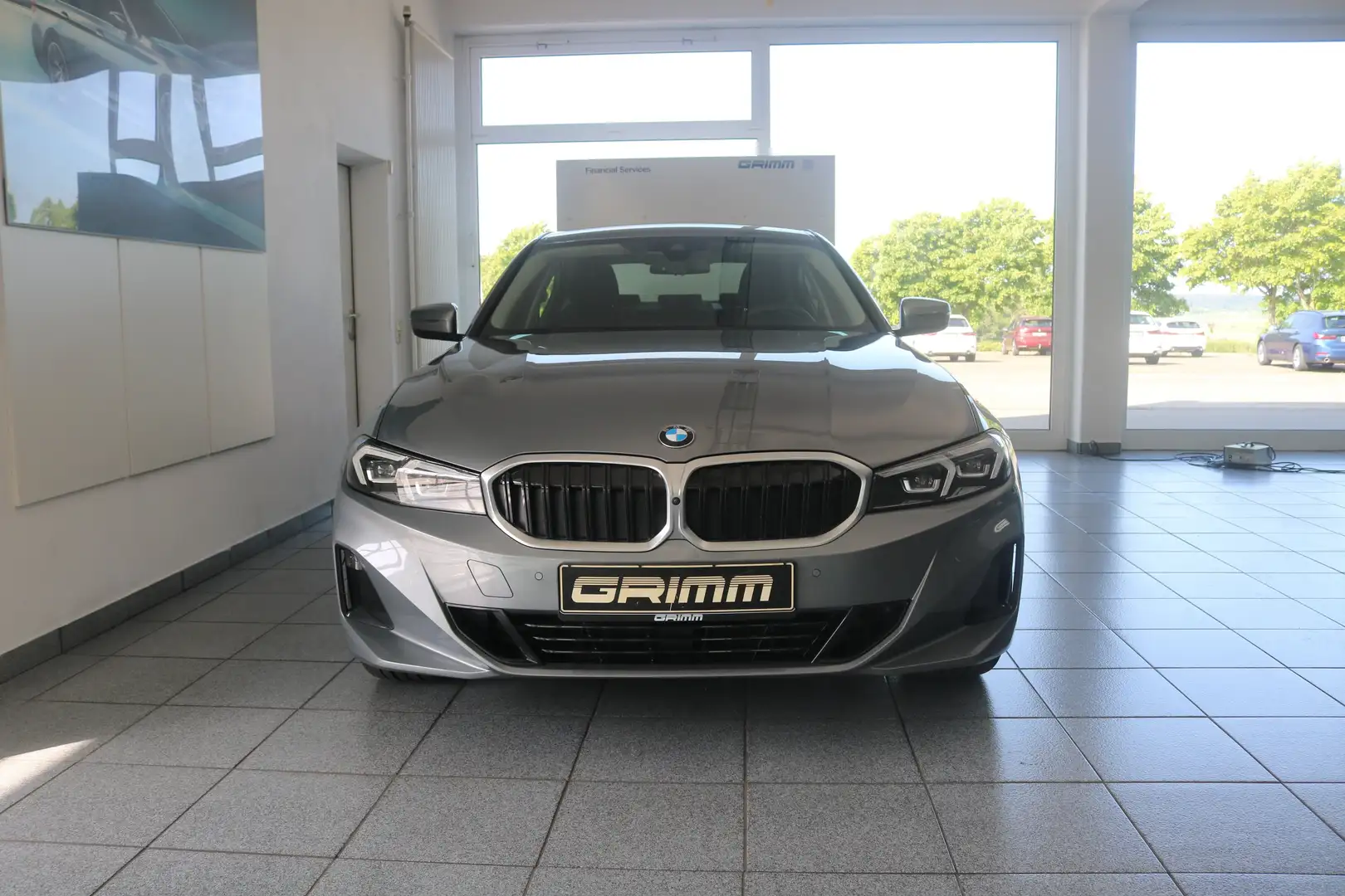 BMW 320 i Park.-Ass.Plus, Head-Up, RFK, Komfzg., Sportlenk Gris - 2