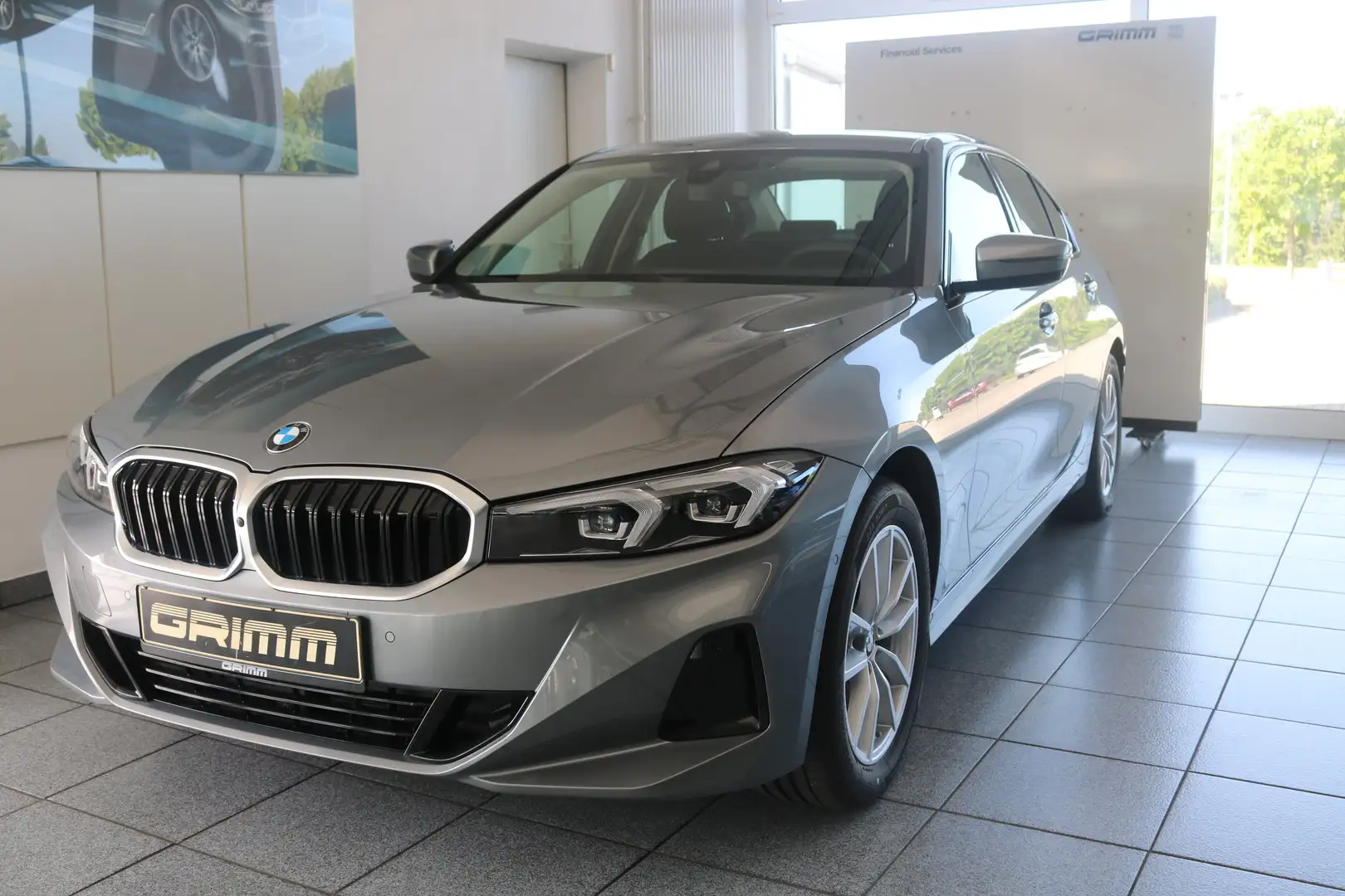 BMW 320 i Park.-Ass.Plus, Head-Up, RFK, Komfzg., Sportlenk Gris - 1