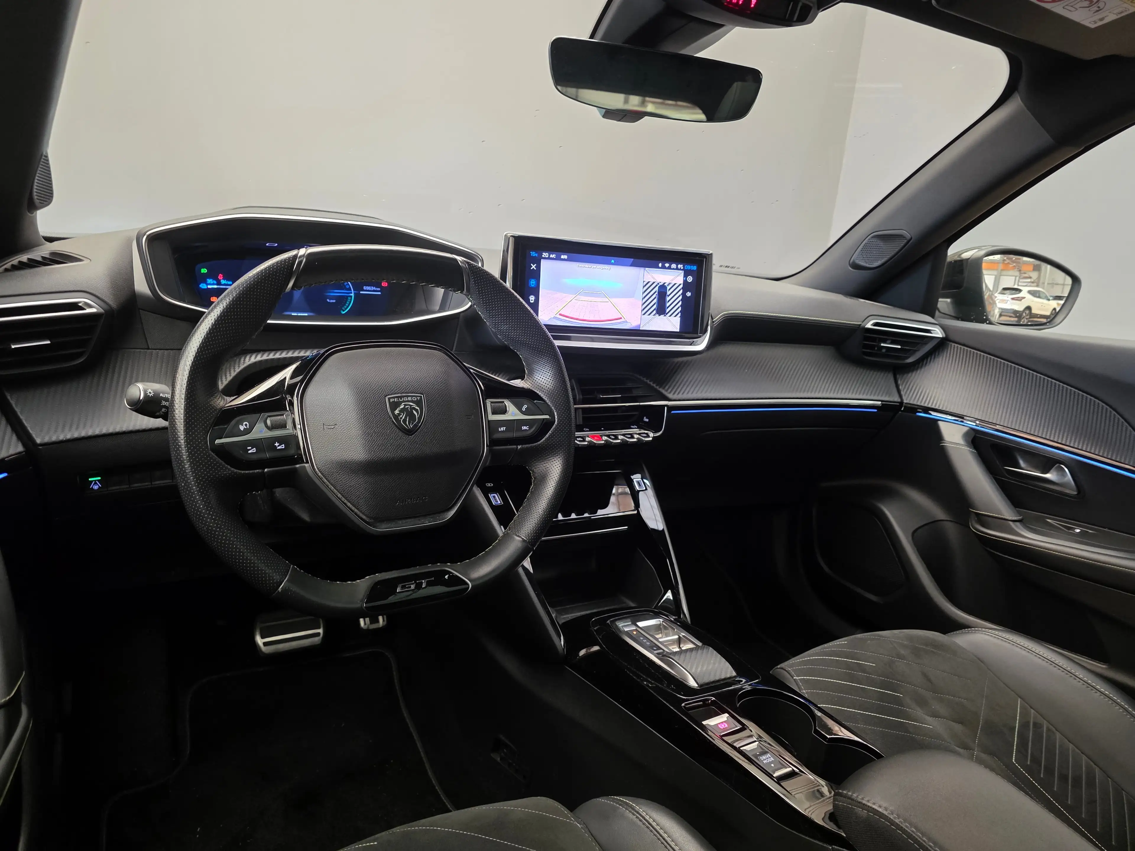Peugeot e-2008 EV GT 54 kWh Panorama Dak | Camera Rondom | Alcant — photo 14